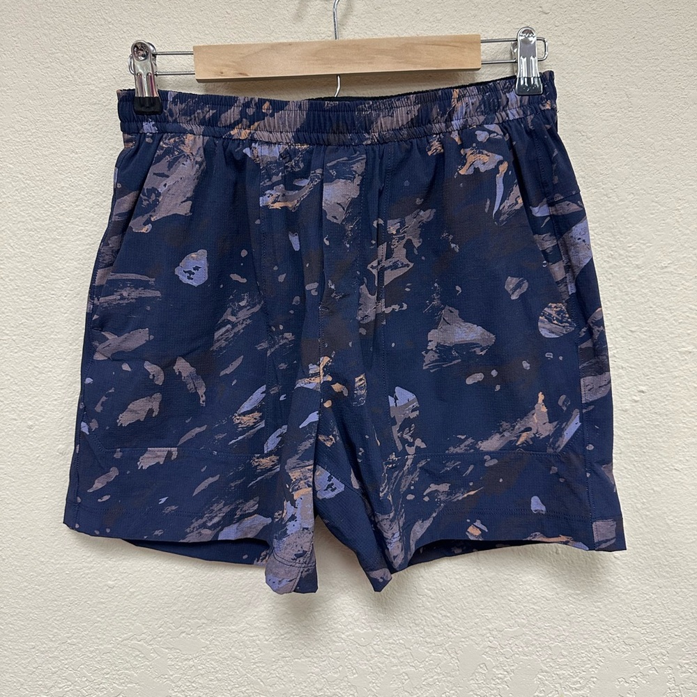 lululemon NWOT Mens Linerless Shorts 5” - Size Small